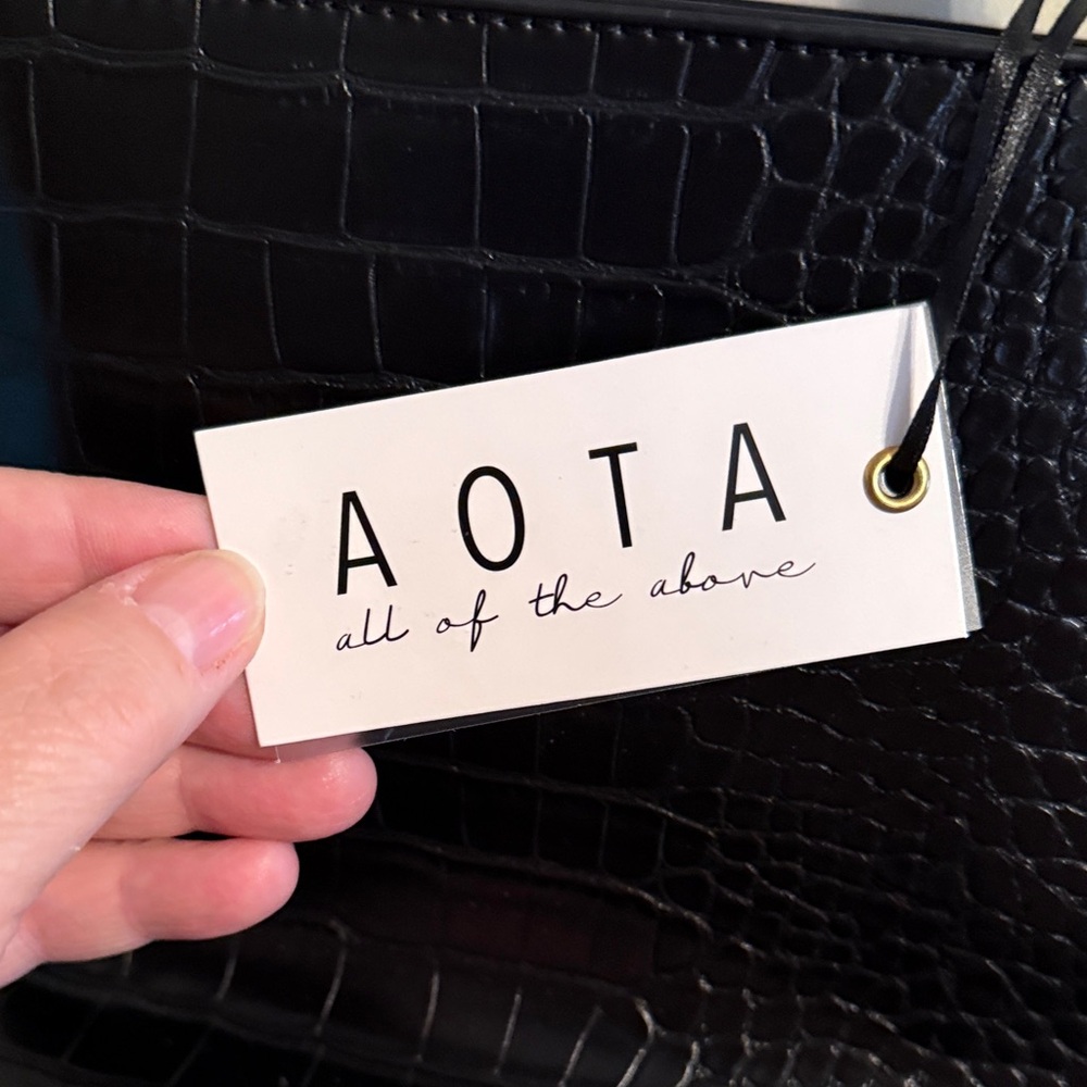 AOTA Black Croc-Embossed Tote Bag - Picture 2 of 8